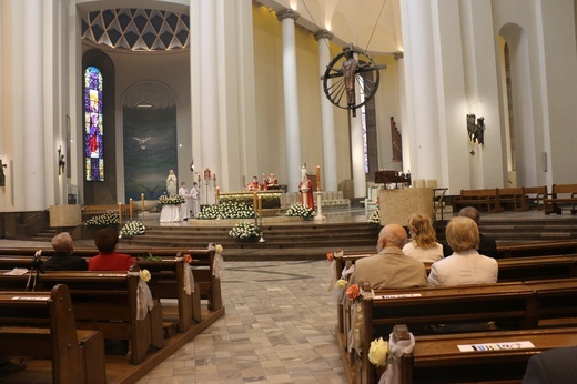 Katowice. Jubileusze małżeńskie w katedrze