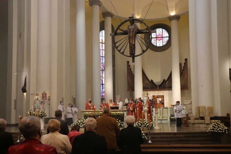 Katowice. Jubileusze małżeńskie w katedrze