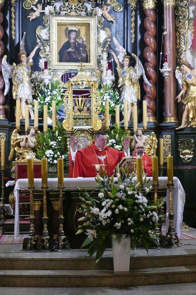 Wigilia Zesłania Ducha Świętego w sanktuarium Matki Bożej w Rychwałdzie