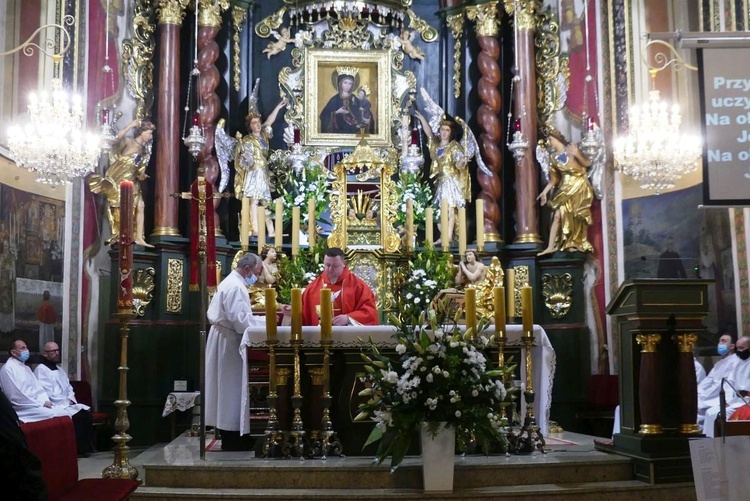 Wigilia Zesłania Ducha Świętego w sanktuarium Matki Bożej w Rychwałdzie