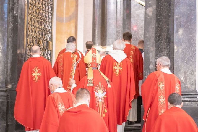 Gniazdko naprawię, chrztu udzielę…[GALERIA]