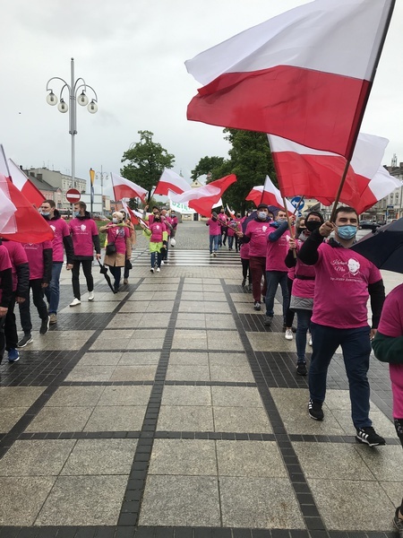 Absolwenci ze Zduńskiej Dąbrowy na Łowickiej Pieszej Pielgrzymce