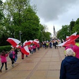 Absolwenci ze Zduńskiej Dąbrowy na Łowickiej Pieszej Pielgrzymce