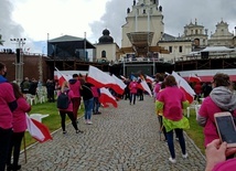 Absolwenci ze Zduńskiej Dąbrowy na Łowickiej Pieszej Pielgrzymce