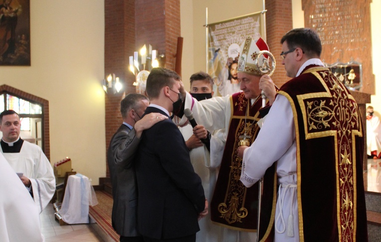 Brzesko. Bierzmowanie w Miłosierdziu, cz. 1