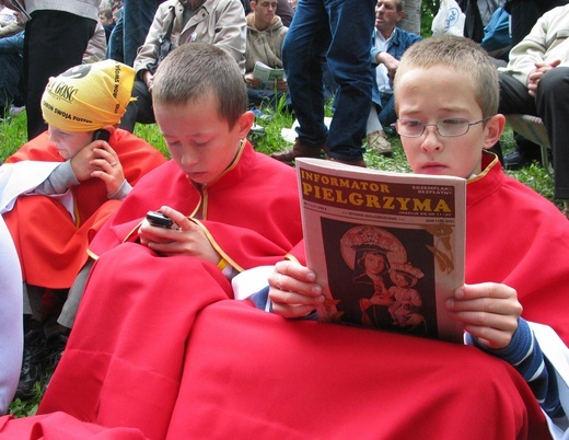 Męskie pielgrzymki do Piekar w minionych latach.