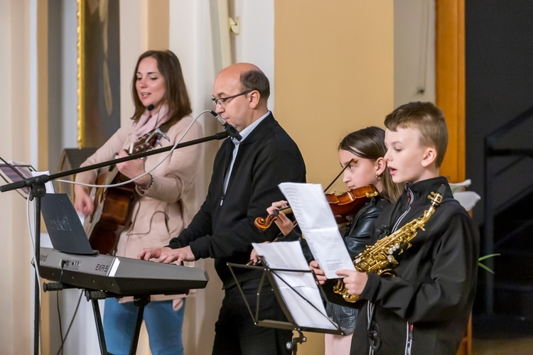 Kutno. Czuwanie przed Zesłaniem Ducha Świętego