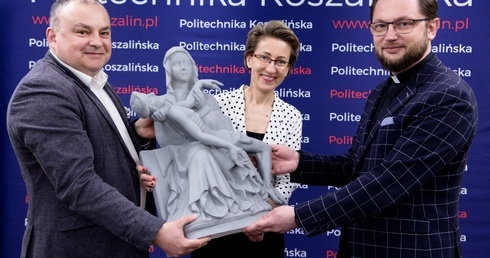 Wandale zniszczyli, uczelnia drukuje kopię