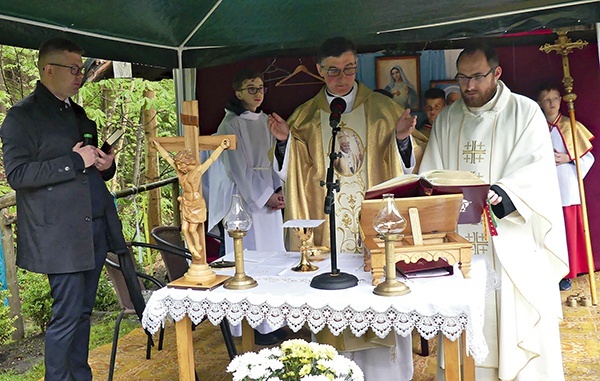 Majowa Msza św.  pod Groniem Jana Pawła II.