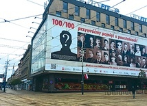 Do sprawdzenia rodzinnych pamiątek zachęcają m.in. reklamy w przestrzeni publicznej.