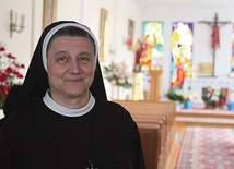 ▲	– Przy najmłodszych, w procesie ich wychowania i kształcenia, a także przy chorych i seniorach zobaczycie pasjonistkę.  To nasza droga i misja – mówi zakonnica stojąca na czele zakonu, który 30 maja świętuje 100-lecie istnienia.