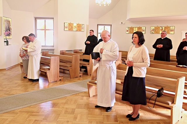 ▲	Uroczyste wyznanie wiary odbyło się m.in. w obecności żon kandydatów.