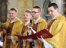 Neoprezbiterzy dziękują biskupom, rodzicom i bliskim.