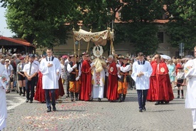 3 czerwca ulicami Łowicza przejdzie tradycyjna procesja eucharystyczna.