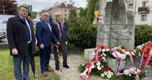 Chorzów. Dłoń - pamiątka ofiar totalitaryzmu