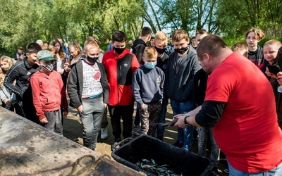 Edukacyjne zarybianie Wisły 