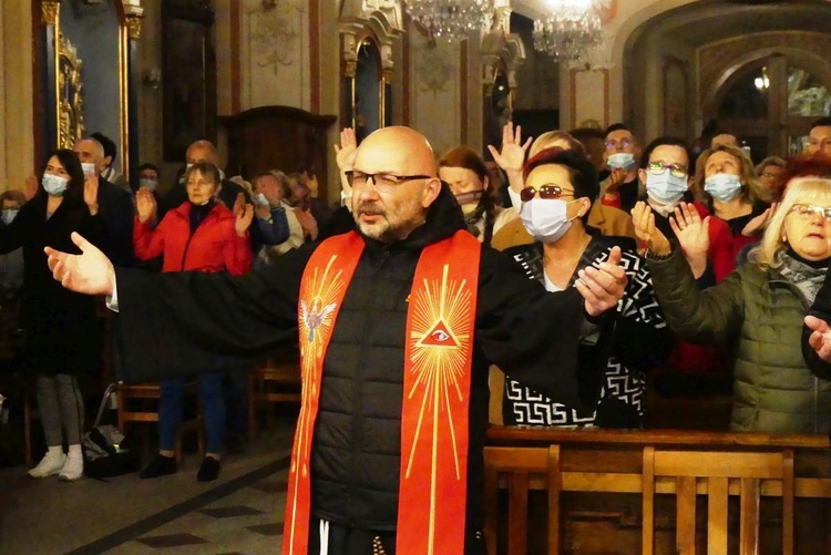 Na rychwałdzkim czuwaniu w wigilię Zesłania Ducha Świętego.