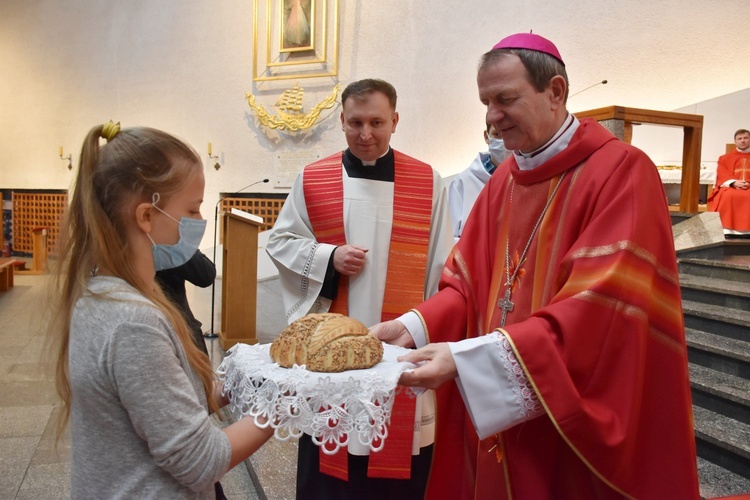 Wprowadzenie relikwii bł. Carlo Acutisa do bazyliki Morskiej