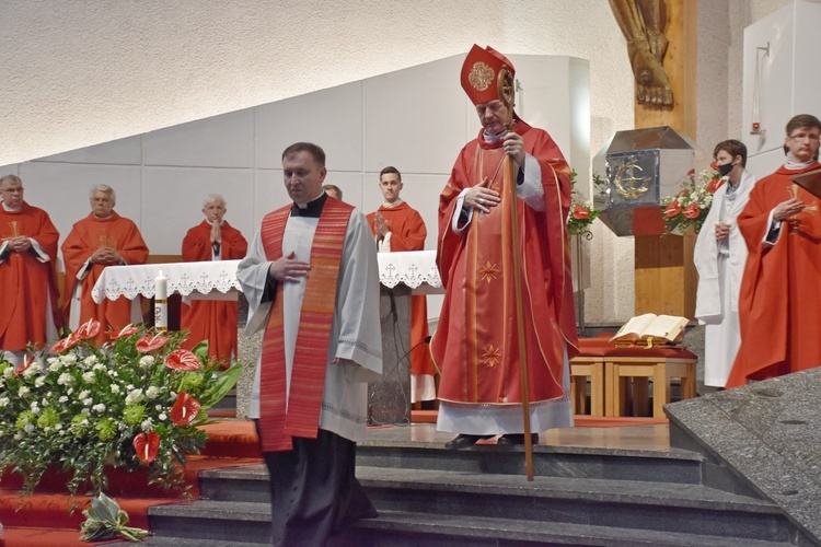 Wprowadzenie relikwii bł. Carlo Acutisa do bazyliki Morskiej