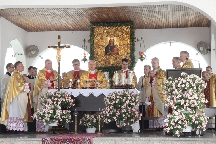 Bp Andrzej Jeż: Świat potrzebuje kapłanów głoszących orędzie nadziei