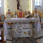 Jubileuszowej Eucharystii przewodniczył bp Marek Solarczyk.