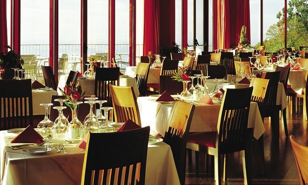 Od dziś otwarte dla klientów lokale gastronomiczne, baseny, siłownie