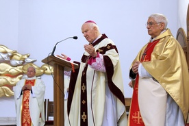 Bp Ignacy Dec przewodniczył Mszy św. w wałbrzyskim sanktuarium Relikwii Krzyża Świętego.