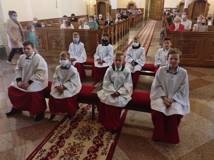Nowi ministranci w Trzcianie k. Bochni 