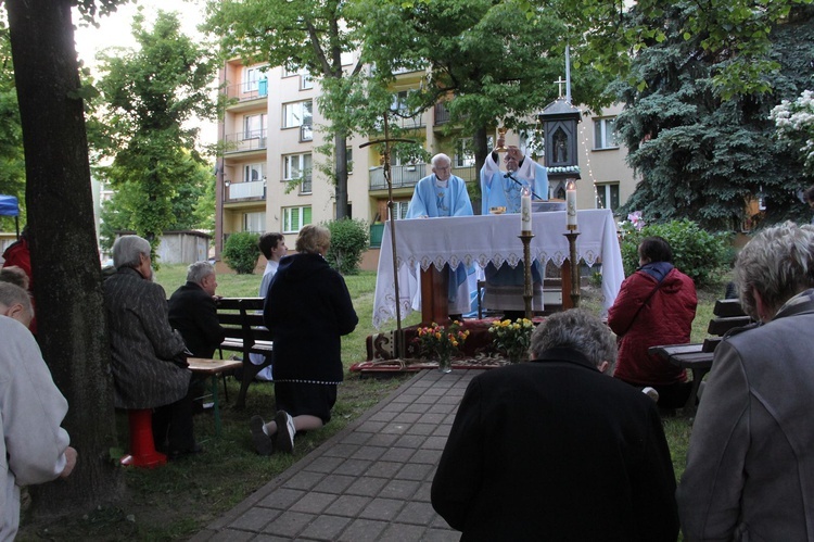 Brzesko. Święto przy kapliczce