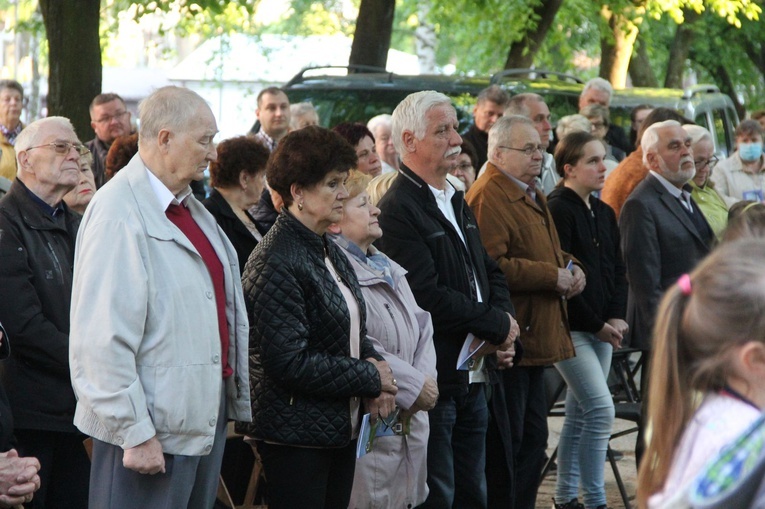 Brzesko. Święto przy kapliczce