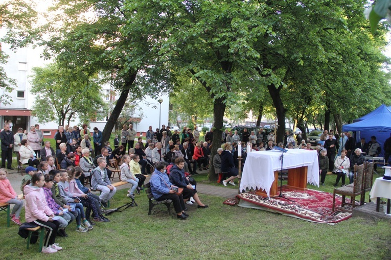 Brzesko. Święto przy kapliczce