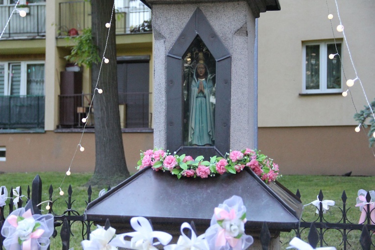 Brzesko. Święto przy kapliczce