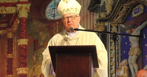 Bp Dajczak: Wiary nie można prywatyzować