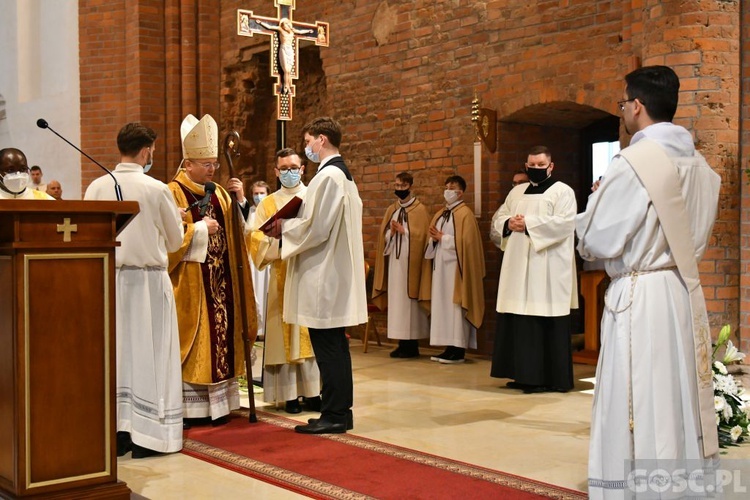 Święcenia kapłańskie w głogowskiej kolegiacie