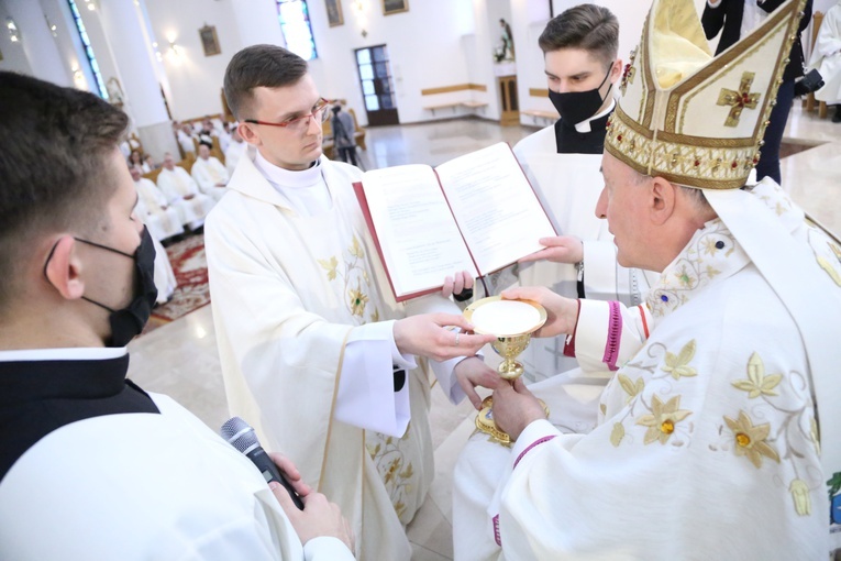 Tarnów. Święcenia kapłańskie 2021