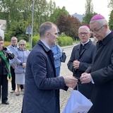 Abp Stanisław Gądecki pod Pomnikiem "Dziewięciu z Wujka"
