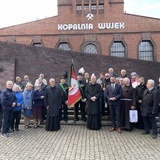 Abp Stanisław Gądecki pod Pomnikiem "Dziewięciu z Wujka"