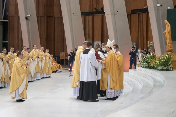 Święcenia kapłańskie w Świątyni Opatrzności Bożej