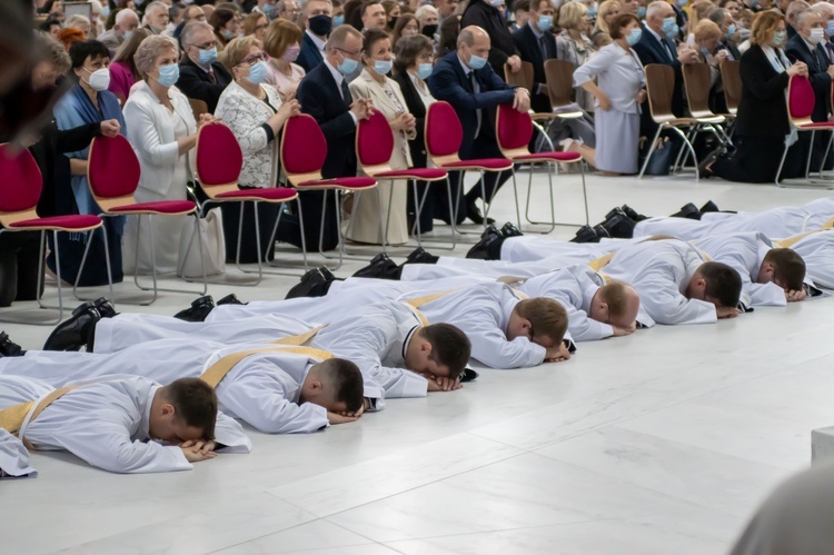 Święcenia kapłańskie w Świątyni Opatrzności Bożej