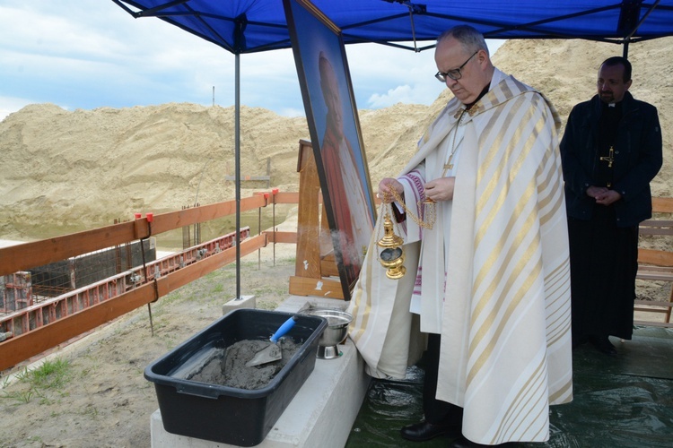 Kamień węgielny kościoła św. Jana Pawła II w Opolu