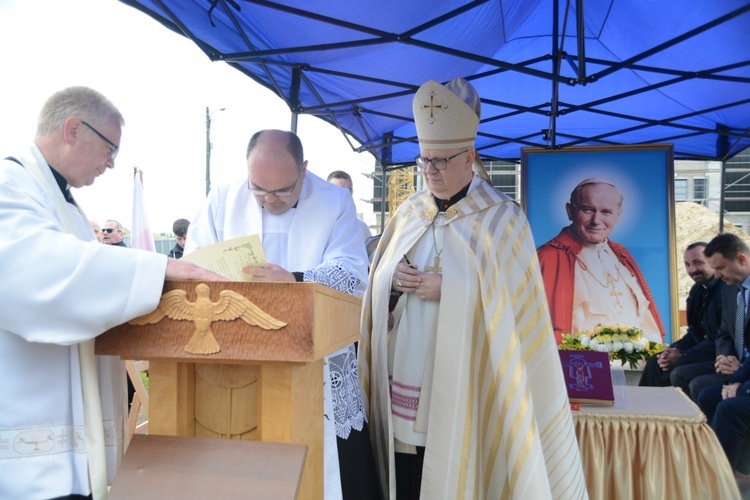 Kamień węgielny kościoła św. Jana Pawła II w Opolu