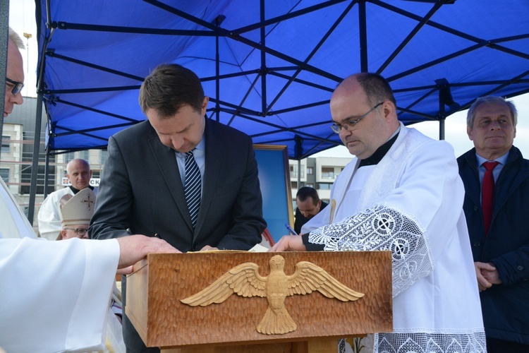 Kamień węgielny kościoła św. Jana Pawła II w Opolu