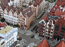 ▲	Działania państwa Nawrolskich pozwoliły m.in. na odtworzenie Starego Miasta w takim kształcie, jaki znamy obecnie.