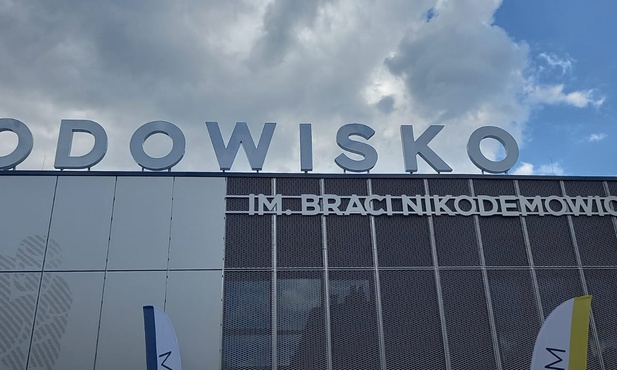 Bytom. Nowoczesne lodowisko gotowe. Powstało przy ul. Pułaskiego