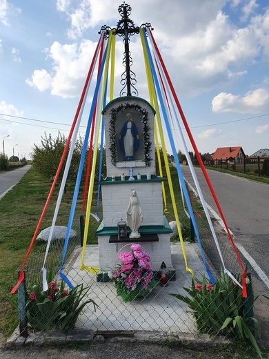 Stanisławowo. Kapliczka maryjna