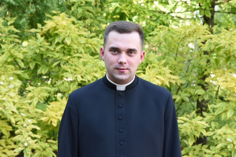 Ks. Mateusz Bogula. 