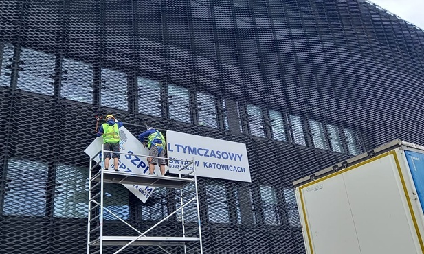 Katowice. Demontaż szpitala tymczasowego w Międzynarodowym Centrum Kongresowym