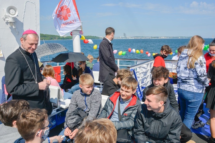 - Cieszę się, że możemy dziś wspólnie świętować Dzień Dziecka, bo przecież wszyscy jesteśmy dziećmi Bożymi - podkreślił abp Tadeusz Wojda.