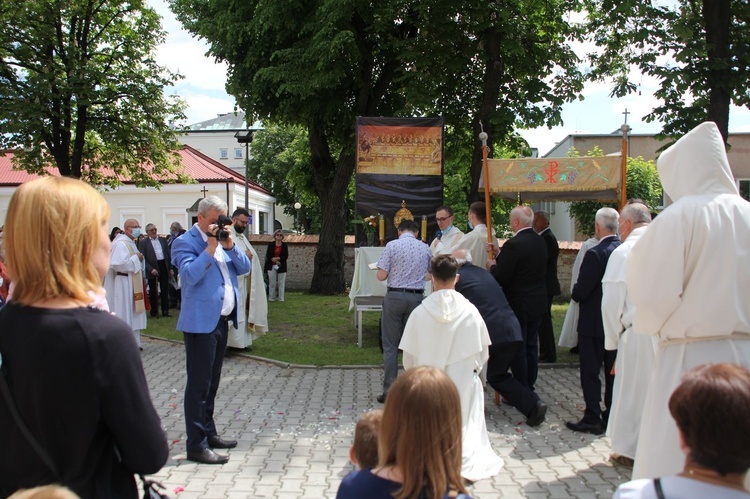 Tarnobrzeg. Procesja Bożego Ciała u ojców dominikanów