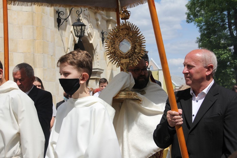 Tarnobrzeg. Procesja Bożego Ciała u ojców dominikanów